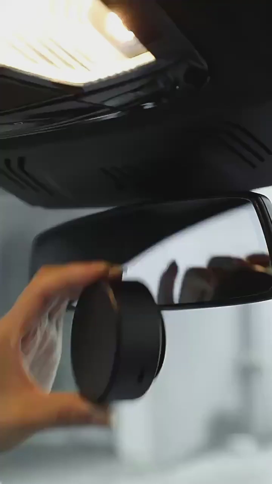 Intelligent Double-Sided Magnetic Car Phone Mount (Powerful magnets + smart vacuum suction)